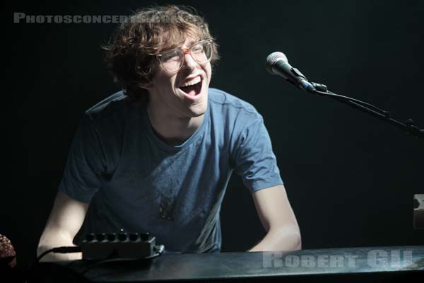 THE WHITEST BOY ALIVE - 2009-04-15 - PARIS - La Maroquinerie - 